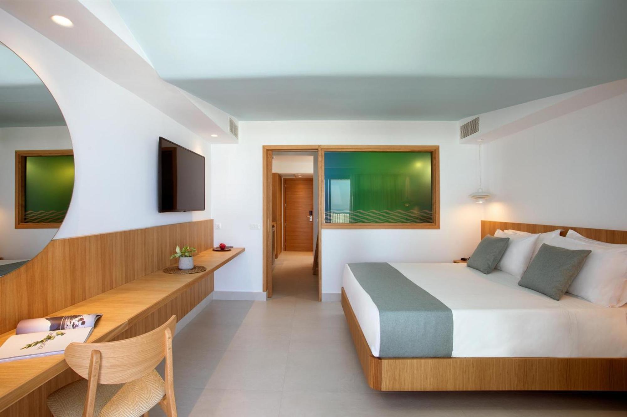 Family Room with Sea View ( up to 5 pax)